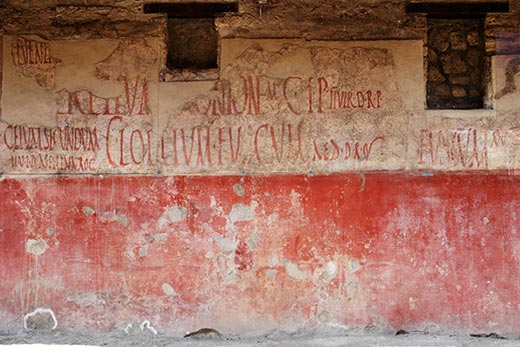 Roman-graffiti-on-building-
